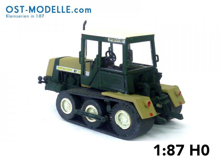 Traktor Fortschritt ZT 320GB ohne Motorverkleidung sienna schwarzolive
